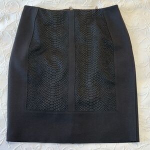 Tahari Black Snakeskin Paneled Exposed Back Zipper‎ Pencil Skirt Size 4